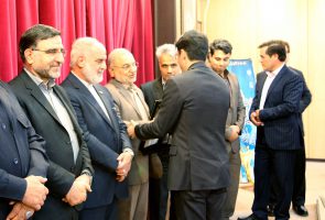 تجلیل از آذرخش در نخستین همایش حمایت از حقوق مصرف کنندگان استان قم