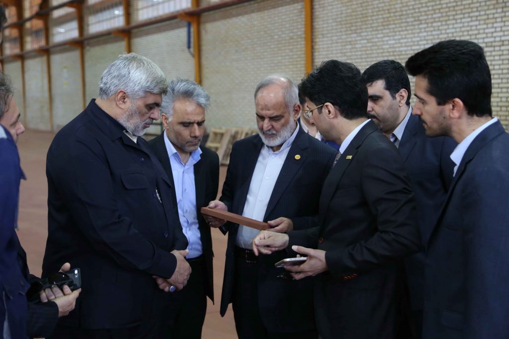 بازدید معاونت محترم وزیر صنعت و معدن و معاون محترم امور اقتصادی استانداری قم از کارخانجات آجرنسوز نما آذرخش