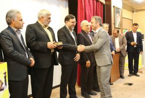 تقدیر از گروه بین المللی آذرخش به مناسبت روز بزرگداشت صنعت و معدن استان قم