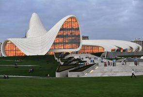 طراحی زاها حدید میدان فرهنگی حیدر علیف