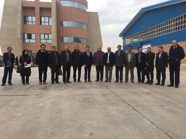 بازدید مدیران و مسئولان ارشد کشوری و استانی از کارخانجات گروه بین المللی آجرنسوز نما آذرخش