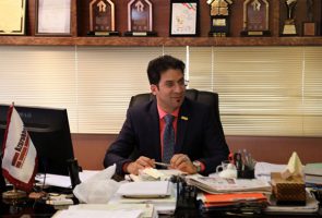 اقدام به اقتصاد مقاومتی با تدبیر در هلدینگ آذرخش عملی شد