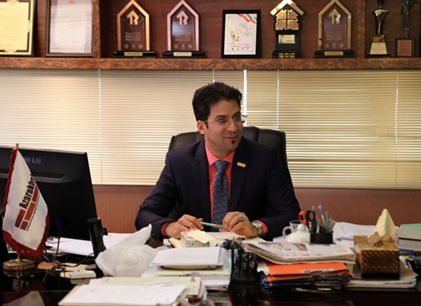 اقدام به اقتصاد مقاومتی با تدبیر در هلدینگ آذرخش عملی شد