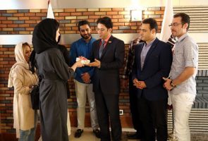 جوایز برگزیدگان مسابقه عکاسی سلفی اهداء شد