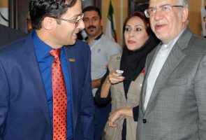 بازدید وزیر صنعت معدن تجارت از غرفه شرکت آذرخش