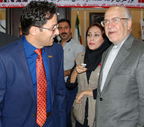 بازدید وزیر صنعت معدن تجارت از غرفه شرکت آذرخش
