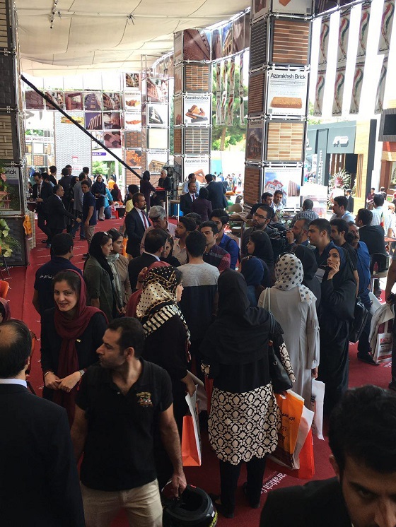 حال و روز بازدیدکنندگان سالن آذرخش در هفدهمین نمایشگاه صنعت ساختمان