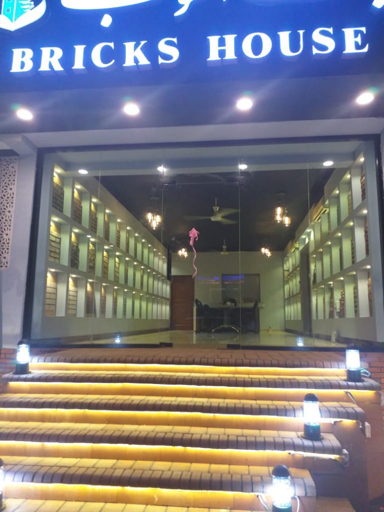 نمایندگی فروش گروه بین المللی آجر نسوز نما آذرخش در کشور عمان با حضور سفیر ایران افتتاح شد