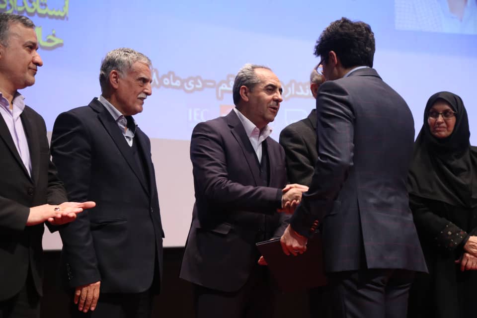 آذرخش به عنوان واحد نمونه استاندارد 98