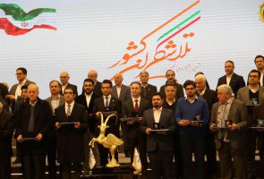 تجلیل از نایب رئیس گروه بین المللی آذرخش در هشتمین جشنواره ملی تلاشگران کشور در مرکز همایش های بازار بزرگ ایران