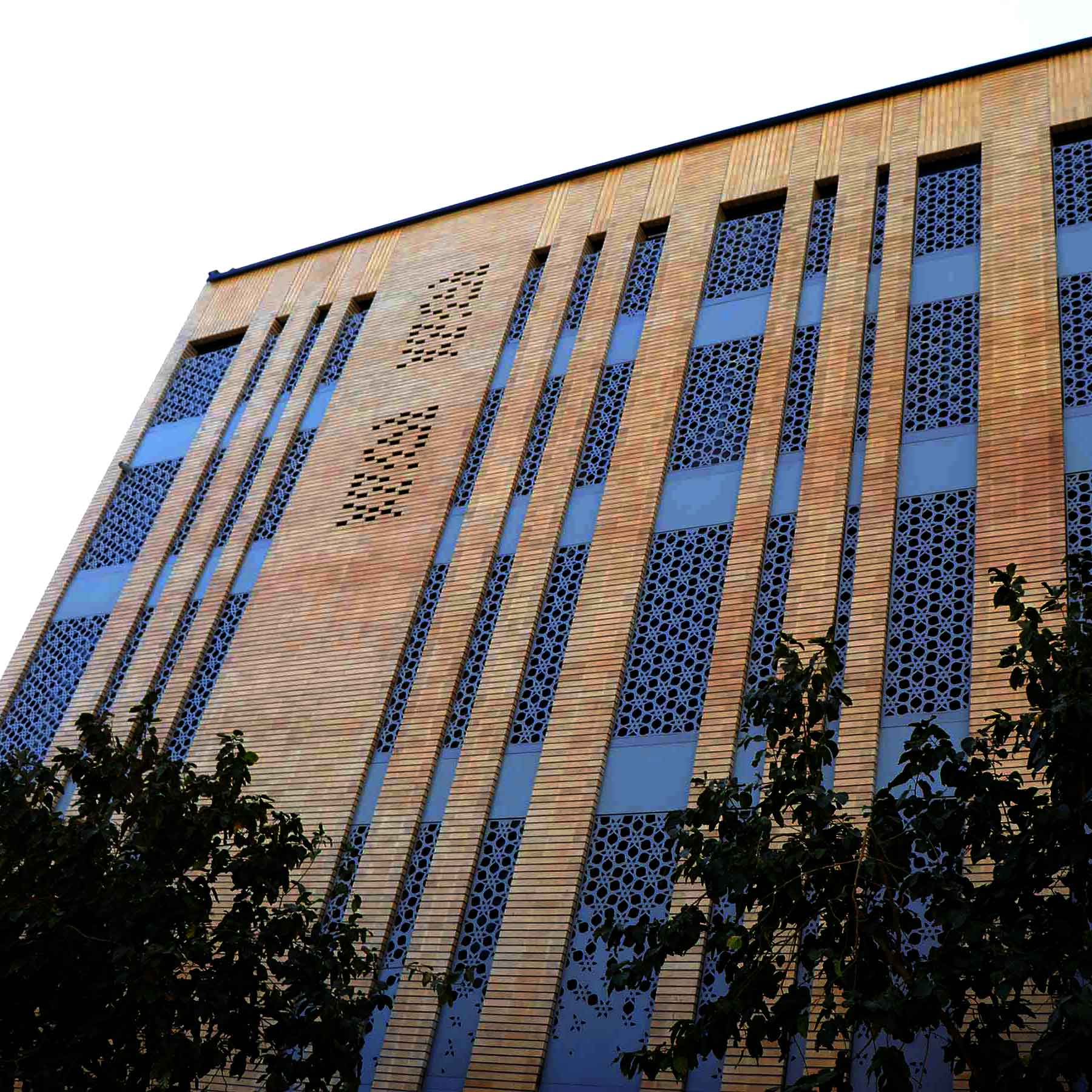 پروژه اجرا آجرنسوز نما ساختمان پزشکی - اصفهان